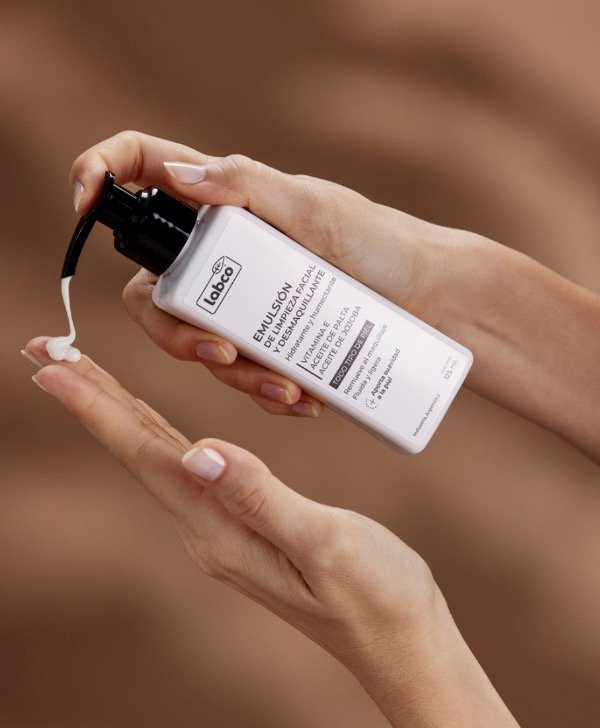 Producto - Emulsion de limpieza facial desmaquillante