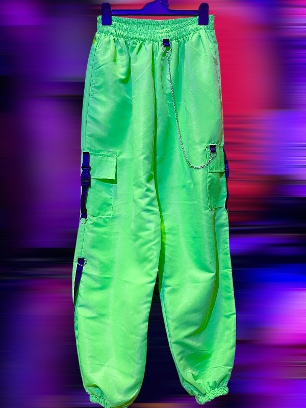 Producto - Jogger infantil cargo con cadenas verde flúo