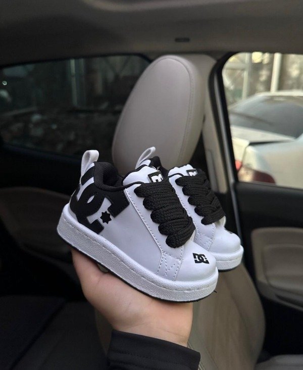 Producto - zapatilla dc baby blanca con negro