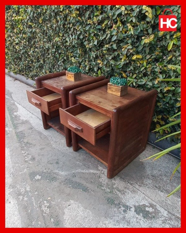 Producto - Par de mesas de luz en madera maciza con laterales tipo persiana - 5