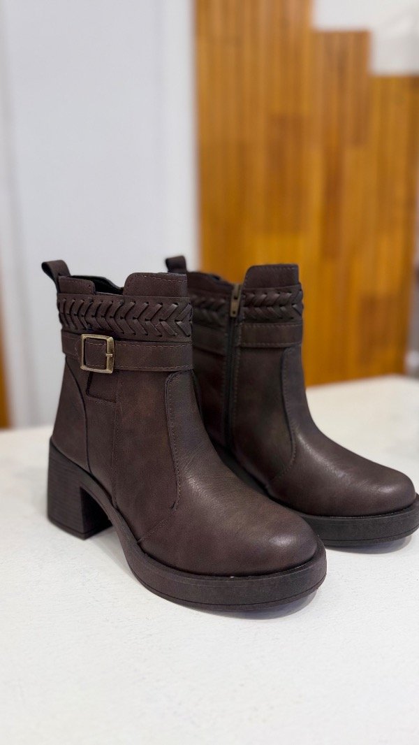 Producto - Botas trenzadas choco