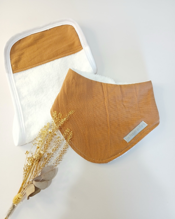 Producto - Set babero y toallita caramelo