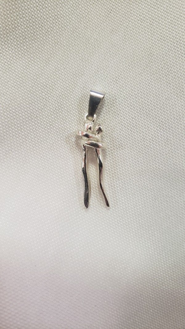 Producto - Dije abrazo plata