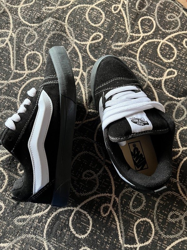 Producto - Knu black and white
