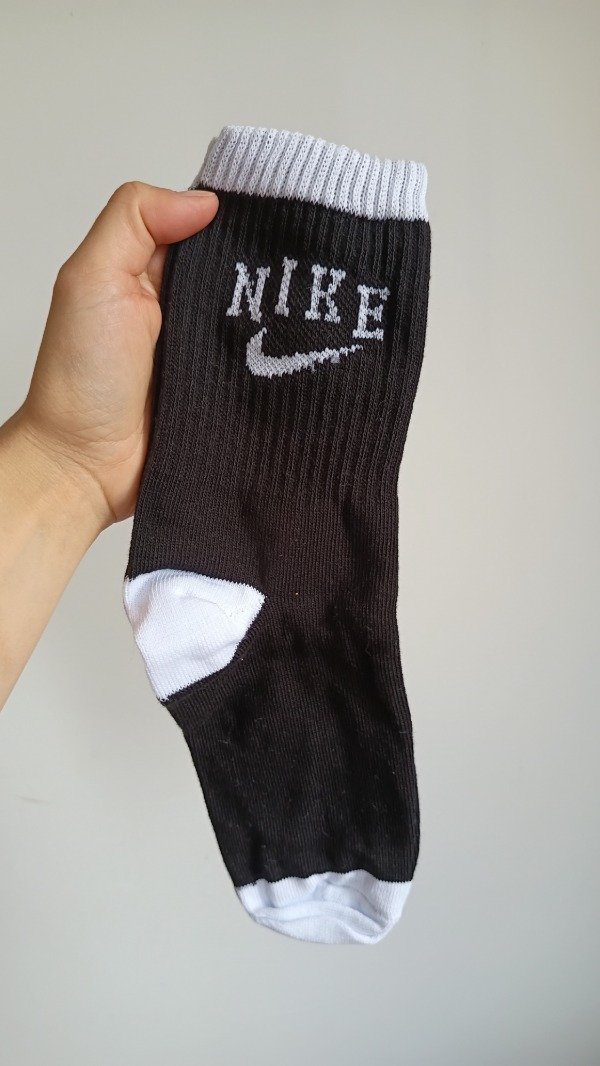 Producto - Nike negra con blanco