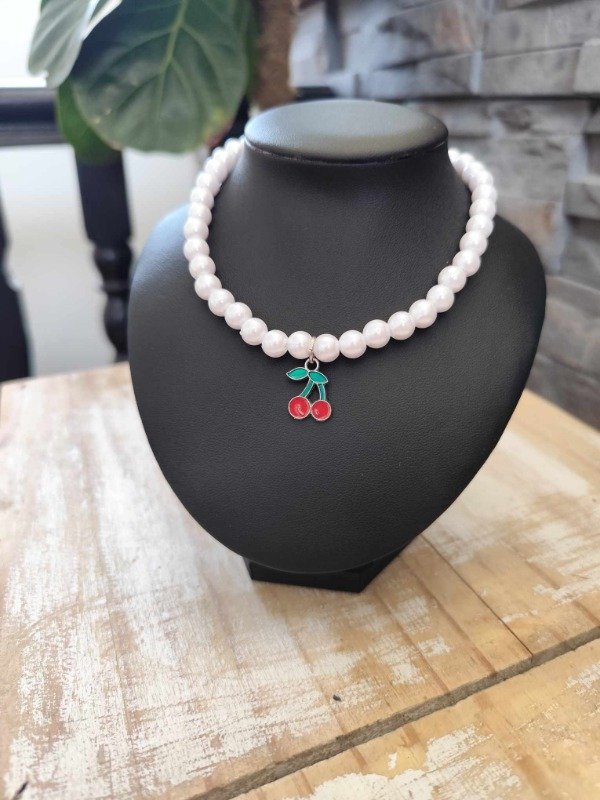 Producto - Collar perlas + cereza.
