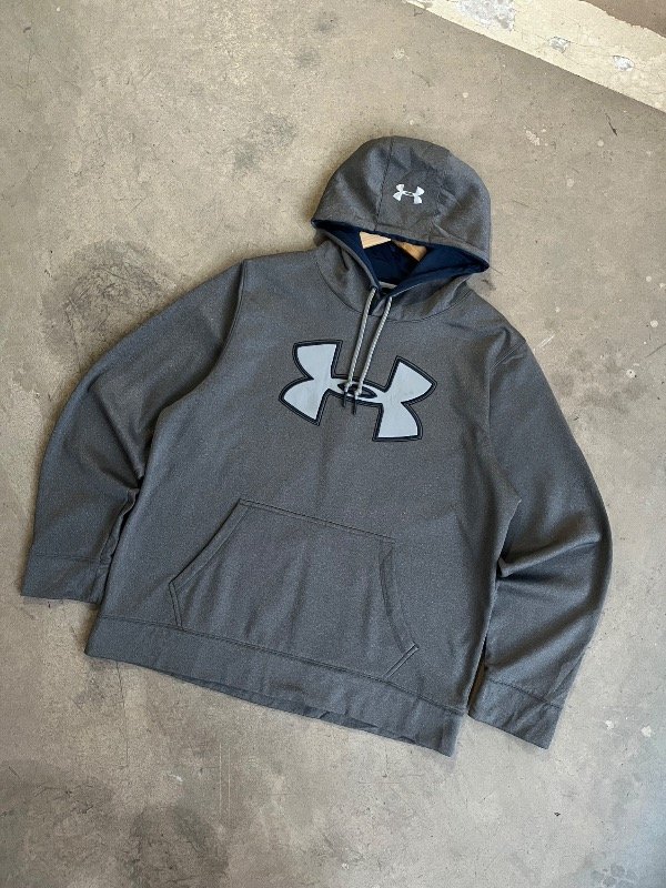 Producto - HOODIE DEPORTIVO UNDER ARMOUR STORM FIT GRIS (L)
