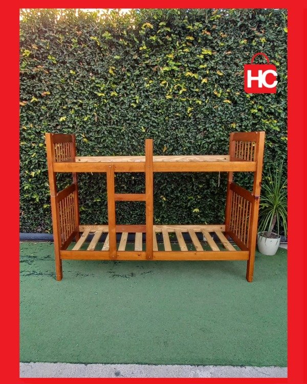 Producto - Cama cucheta de madera maciza con barandas de protección y escalera integrada