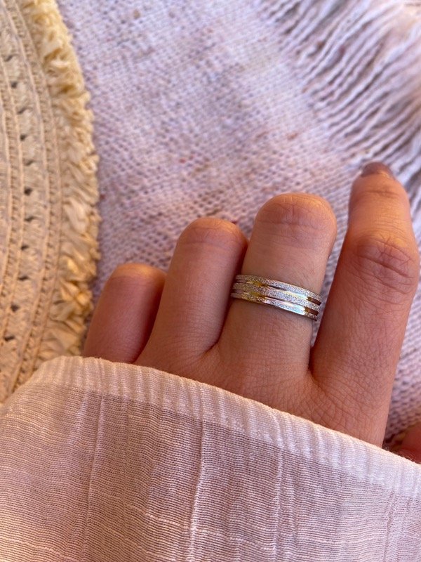 Producto - Anillo tipo alianza brillo A.Q