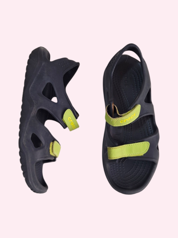Producto - Crocs azul con verde neon y velcro J2