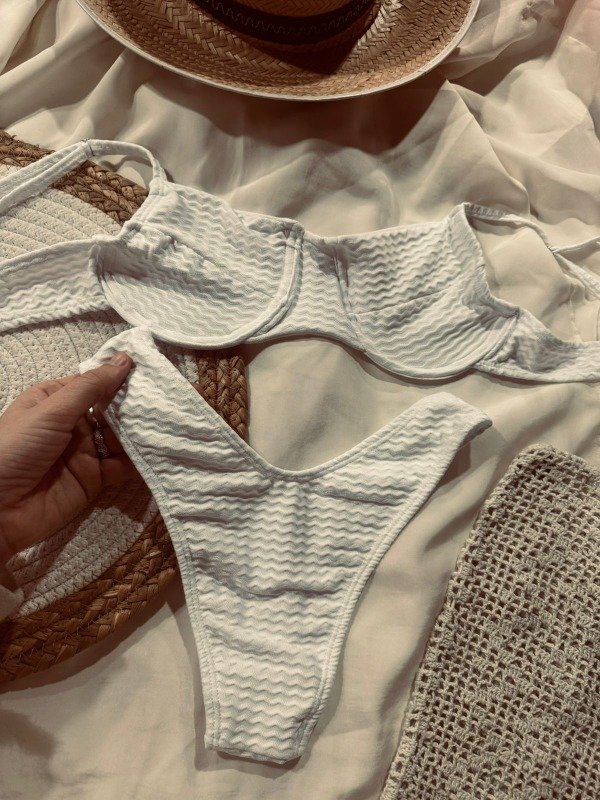 Producto - Bikini Grace Blanco Textura ondas