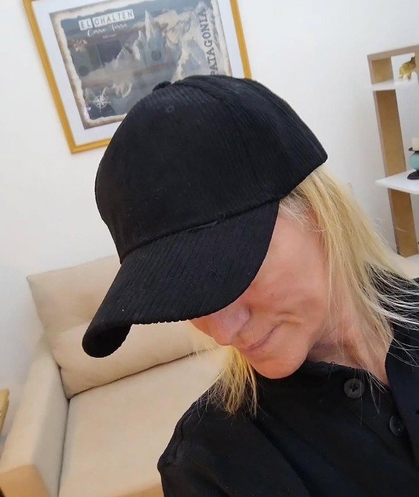 Producto - GORRA CORDEROY NEGRA