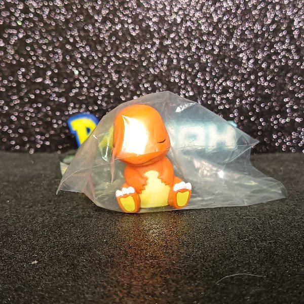 Producto - Charmander Sleeping T-ARTS (nuevo)