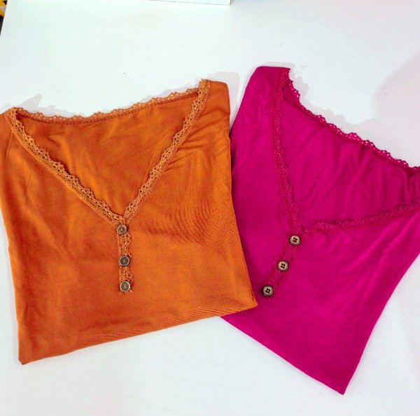 Producto - Camiseta viscosa con puntilla y botones