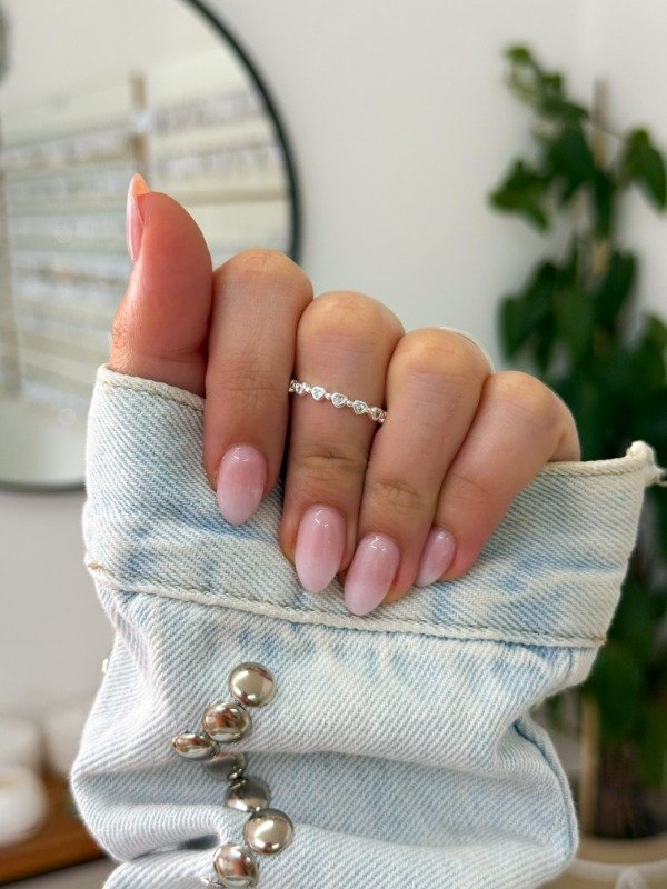 Producto - Anillo acero blanco mini corazones cúbics