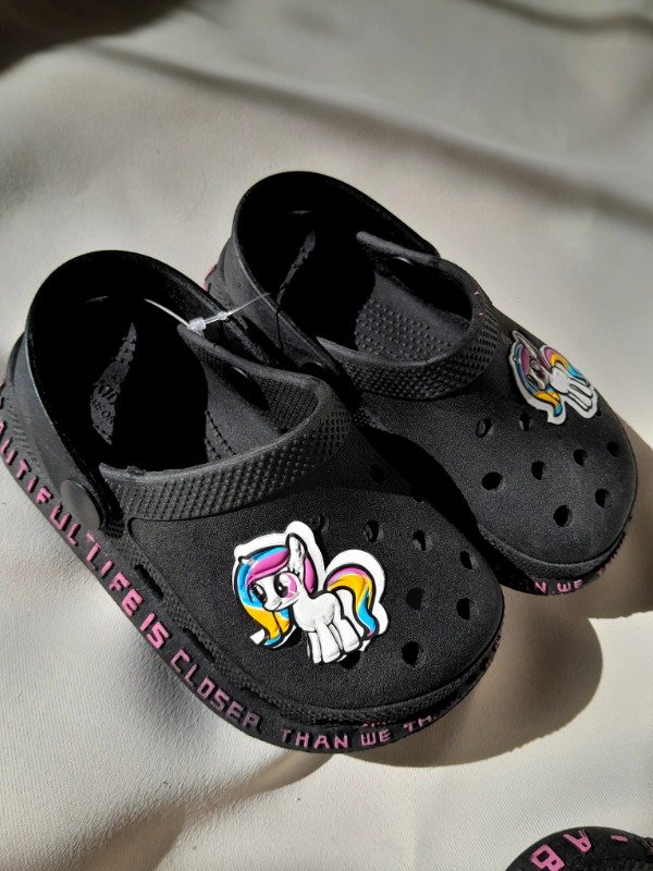 Producto - Crocs Unicornio