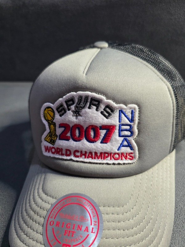 San Antonio Spurs 2007 Nba World Champions Mitchell And Ness Curva — imagen 2