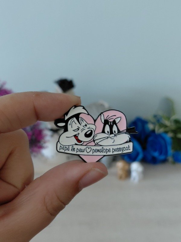 Producto - Pin metalizado - Pepe Le Pew y Penélope Pussycat #0824