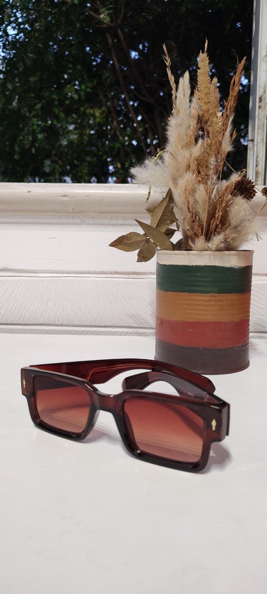 Producto - Lentes marrones, marco ancho cuadrados