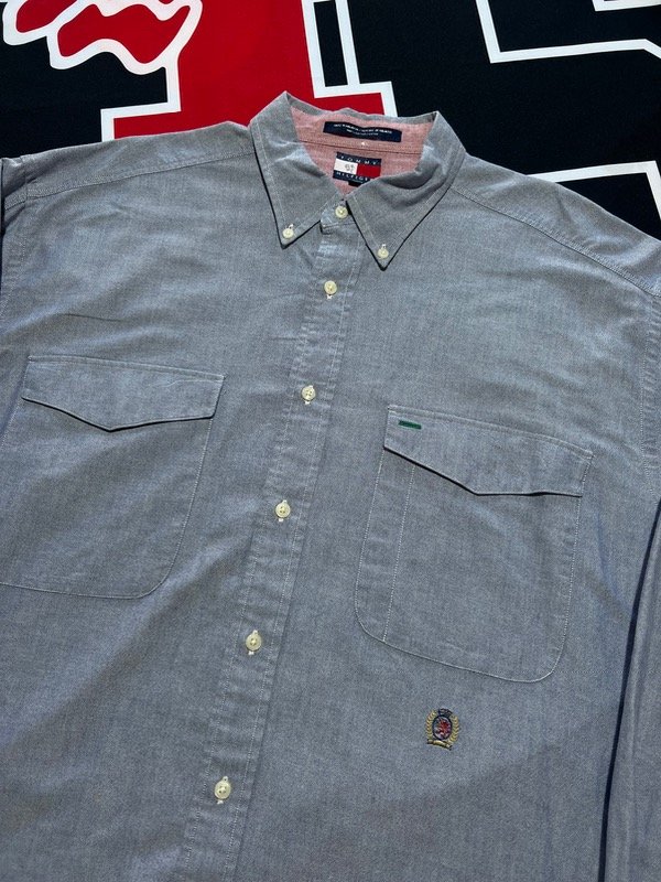 Producto - Camisa Tommy Hilfiger Crest vintage. Talle XL