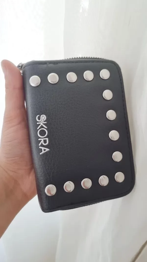 Producto - Bille doble negra Skora con tachas 12x10 con bolsita