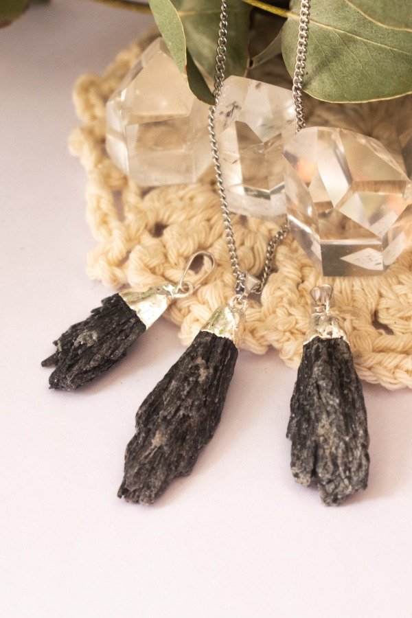 Producto - Cianita Negra con electroplata