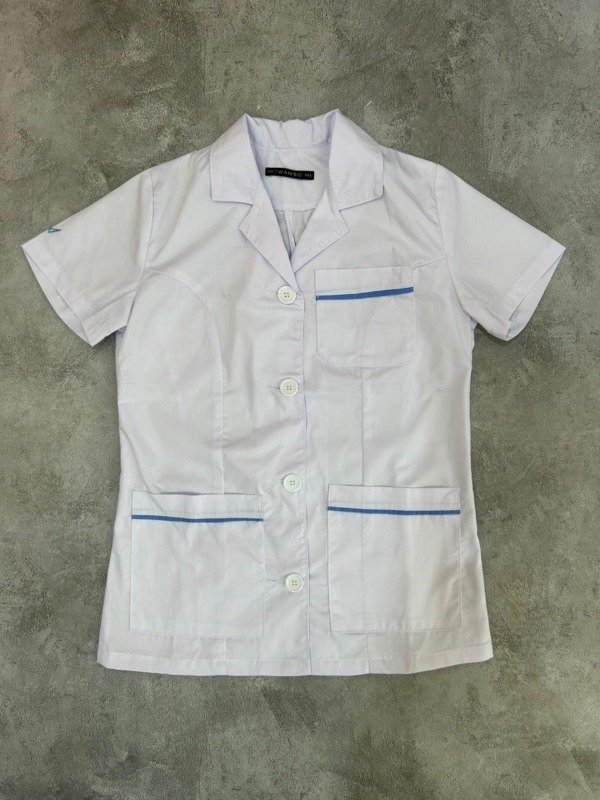 Producto - CARMESÍ CONFORT (Blanca detalle Celeste)