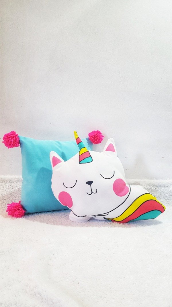 Producto - Combo almohadon + unicornio (showroom san isidro)