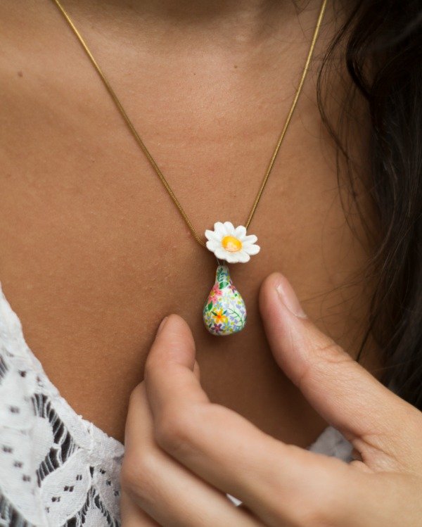 Producto - Dije de margarita con florero Gilda