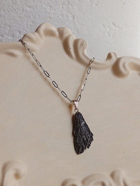 Producto - Collar limpieza energética ESCOBA DE BRUJA - Acero quirúrgico