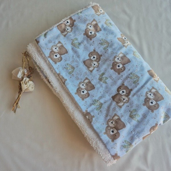 Producto - Manta con corderito y estampa de ositos celeste