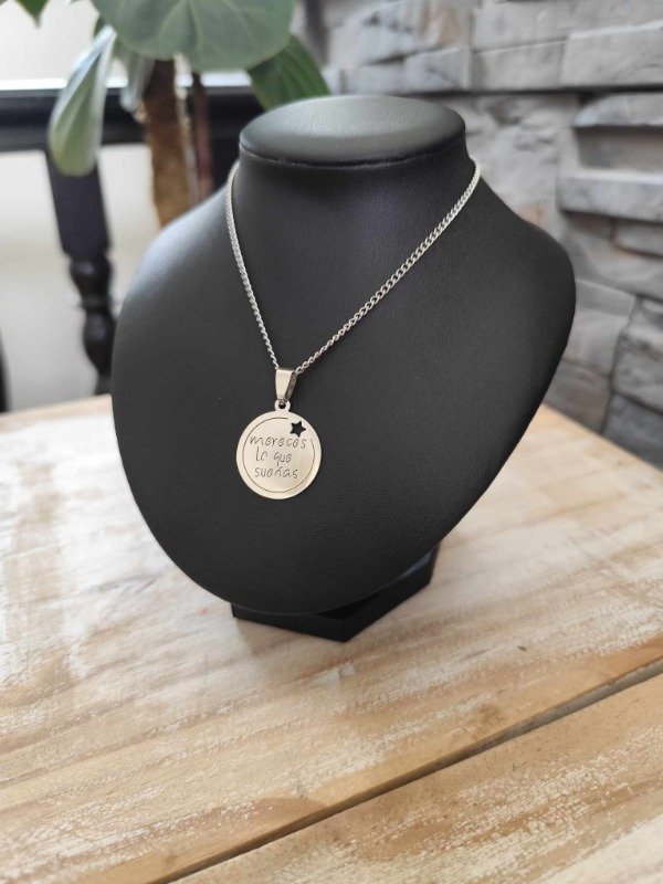 Producto - Collar mereces lo que sueñas. Acero quirúrgico.