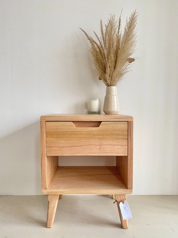 Producto - Mesa De Luz Nórdica En Madera Maciza De Paraíso