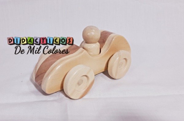 Producto - Auto de madera natural