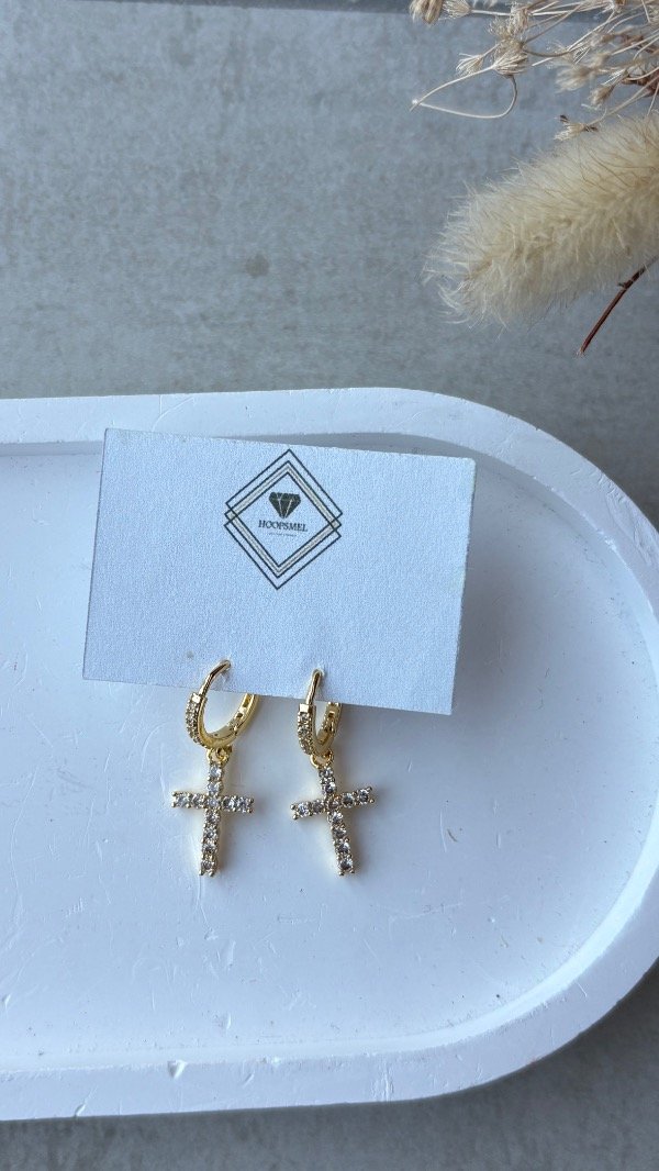 Producto - Argollitas de acero dorado cruz