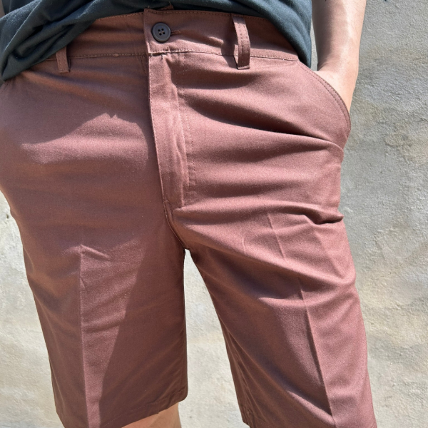 Producto - Bermuda Gabardina Elastizada Modelo Chino - Chocolate