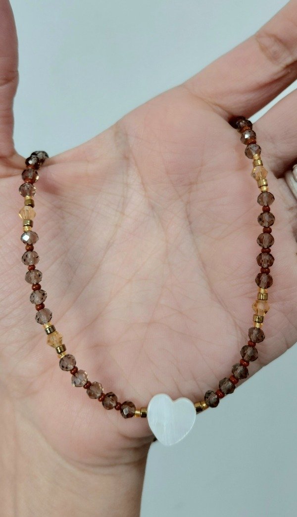 Producto - Collar Acero Dorado con Cristales tonos Tierra y Corazón Nacar - 0