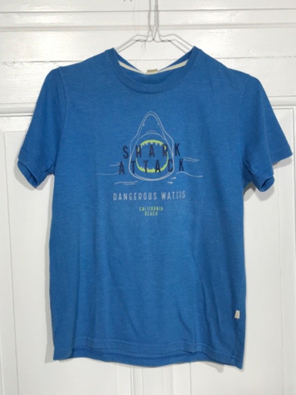 Producto - Remera CHEEKY azul tiburon Talle 12 años- PRECIO: 7x