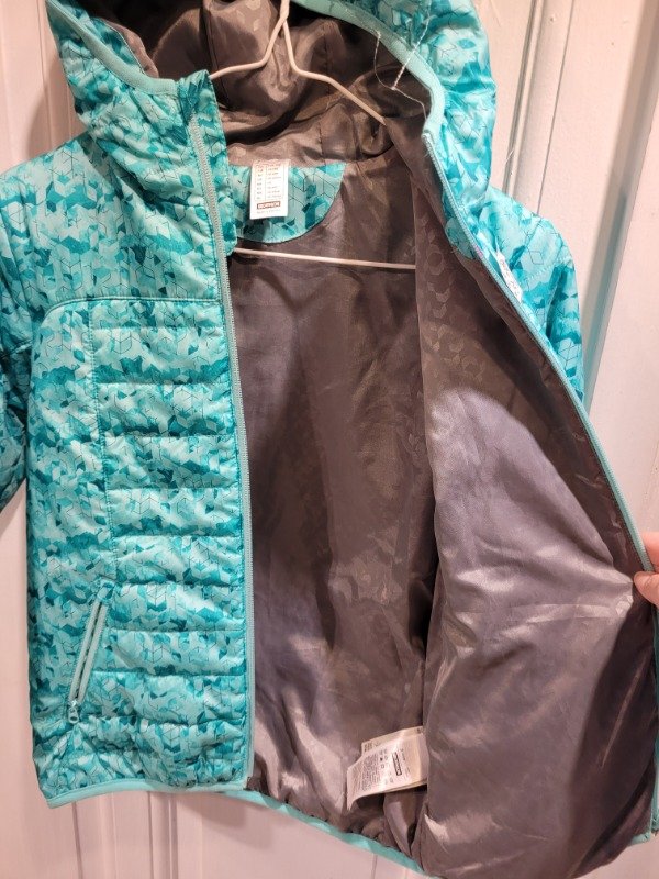 Producto - Campera DECATHLON puffer celeste Talle 10 años - PRECIO: 23X - 3