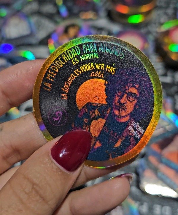 Producto - Sticker charly holo dorado