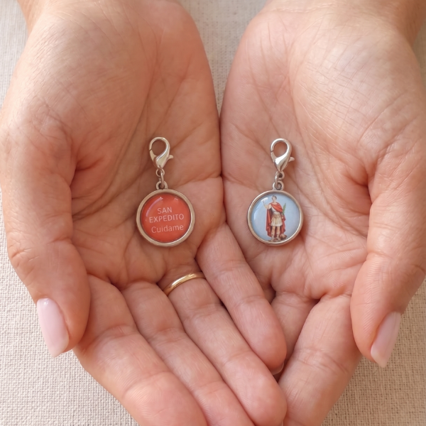 Producto - Medallitas Para Colgar Santoral Tradicional - San Expedito