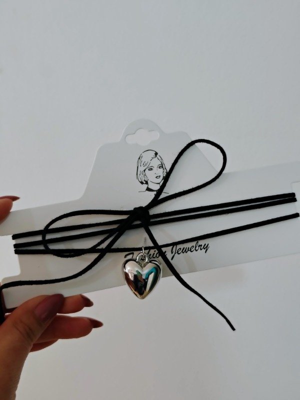 Producto - Chokers gamuza corazón