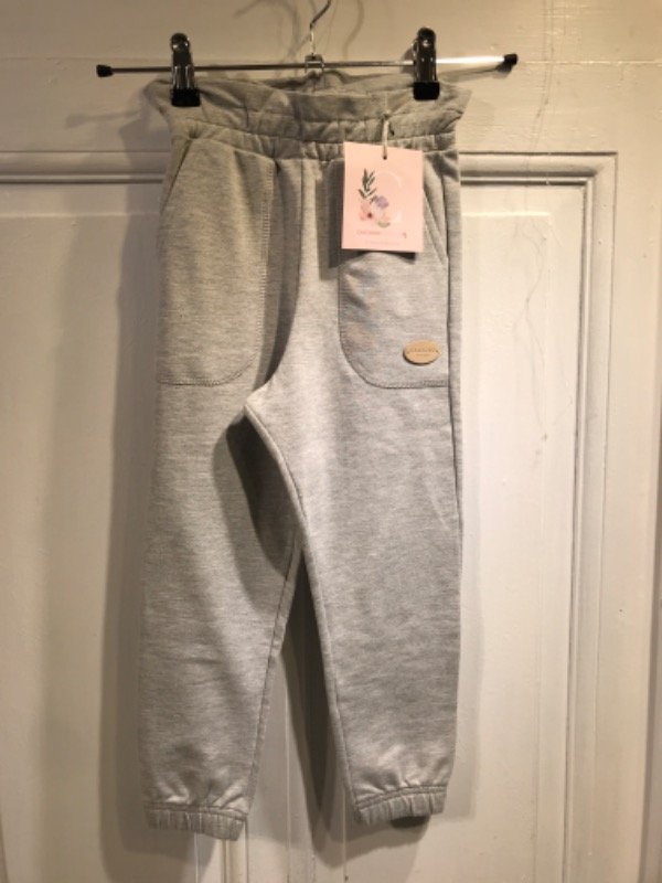 Producto - Jogging CASTORO gris slouchy nuevo Talle 6 años- PRECIO: 22x