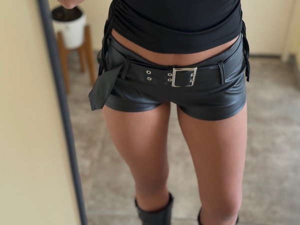 Producto - Short cuerina con hebilla