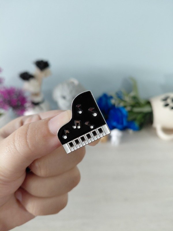 Producto - Pin metalizado - Piano #1531
