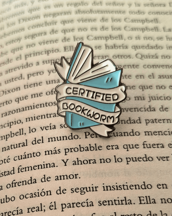 Producto - Pin "Certified Bookworm"