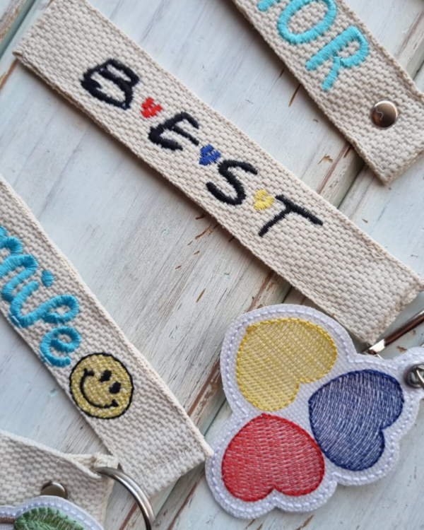 Producto - Llavero/Charms- Frases motivacionales- "BEST FRIENDS"