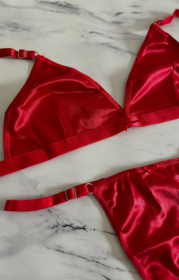 Producto - Conjunto satén rojo