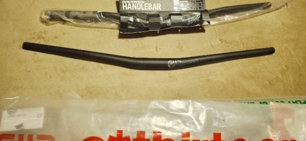 Producto - MANILLAR e thirteen