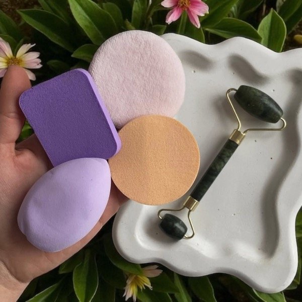 Producto - Set Mely Beauty 4 esponjas de maquillaje y rodillo jade